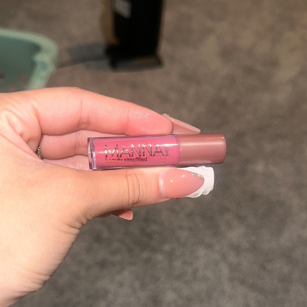 Manna Kadar Pink Lip Gloss Hydrating Shine